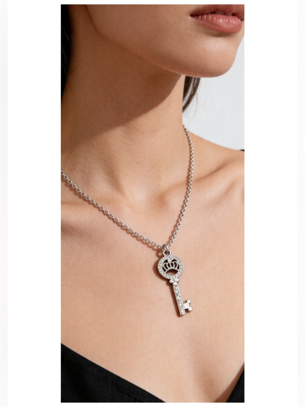 Super Star. Rhinestone Crown Key Pendant Necklace.